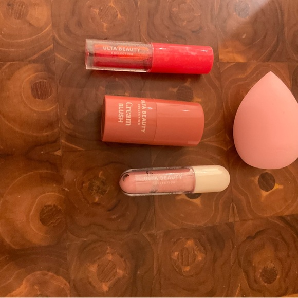 Ulta Beauty Pink Makeup Bag and 8-piece Makeup Gift Set NWT - Picture 4 of 4